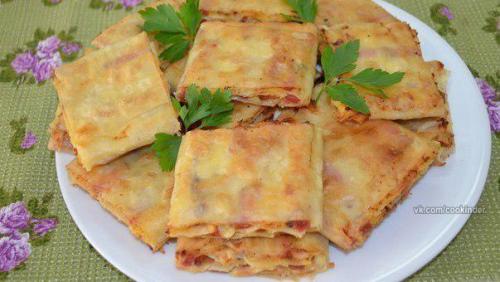 Жареный лаваш с колбасой и сыром.