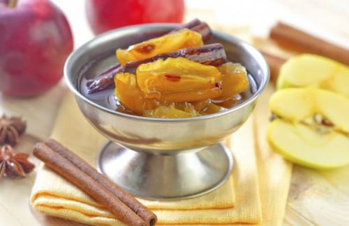 Яблочное варенье с ванилью и корицей.