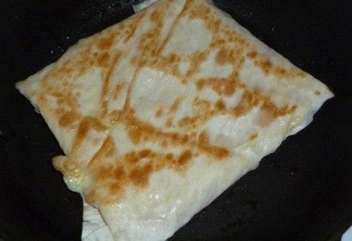 Ёка - гениальный сырный омлет в лаваше. 05