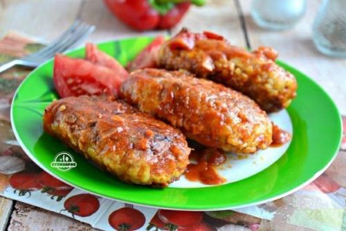 Котлеты из куриного фарша, с капустой тушеные в томате. 08