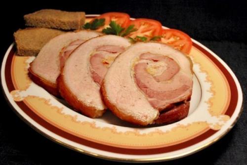 Пряный рулет из свинины.