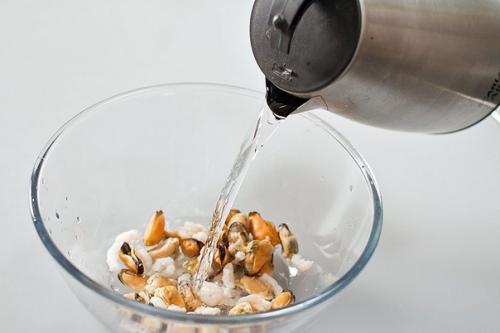 Томатный суп из морепродуктов.