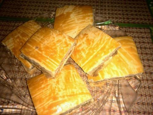 Творожный торт.   Ингредиенты: 400 г творог (домашний). 1 ст. 1 ст. сахар (тесто крем) 4 шт. яйца куриные (тесто - желтки, крем-белки).