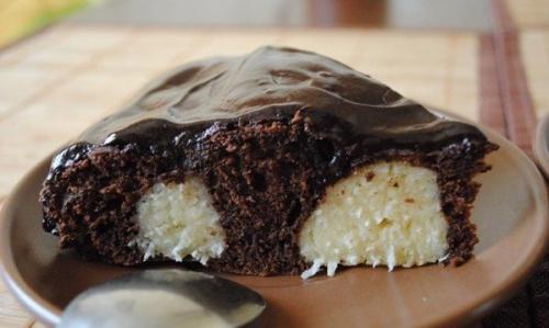 Шоколадный пирог с творожными шариками?