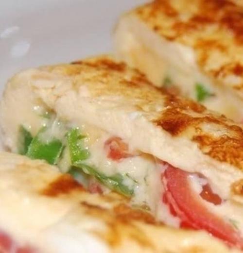 Курица под помидорами и сыром.