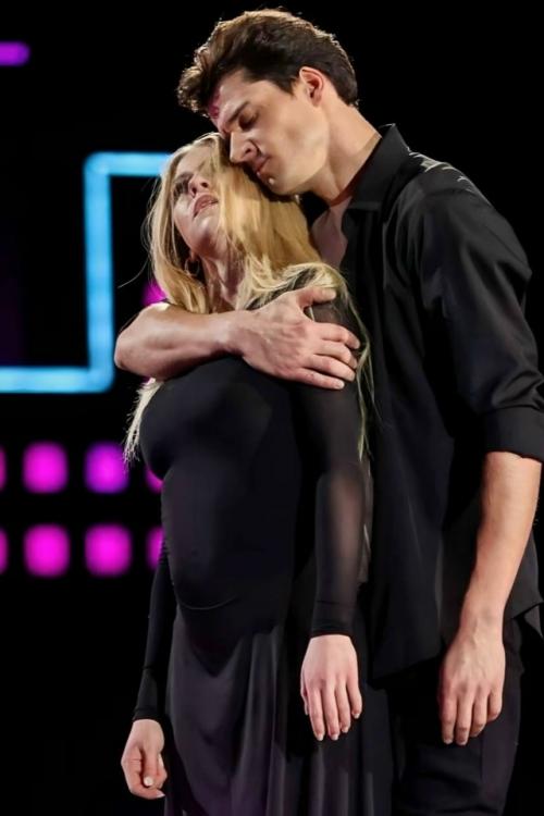 Актер Иван жвакин и знаменитая фигуристка Александра Трусова стали одной из самых ярких пар на шоу Ледниковый Период. 01