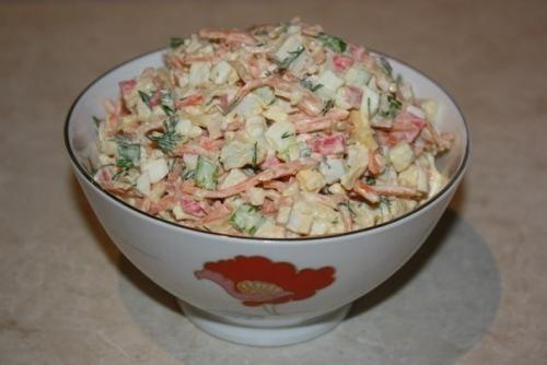 Салат Валерия.   200 г крабовых палочек.
