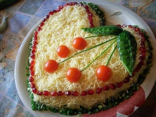 Слоеный салат из курицы с сыром 