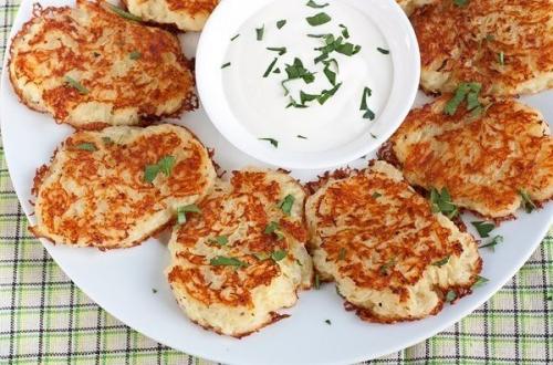 Драники.   Ингредиенты:   Картофель 1000 г.