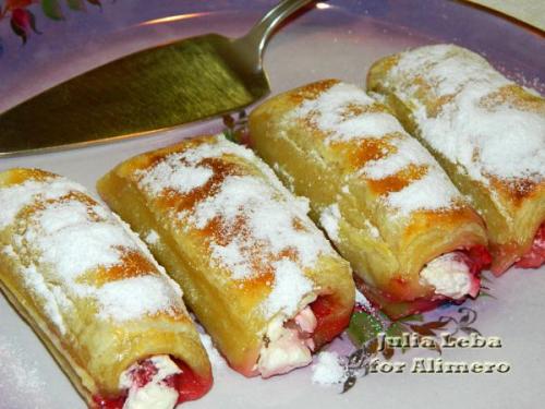 Слоёные трубочки с малиной.