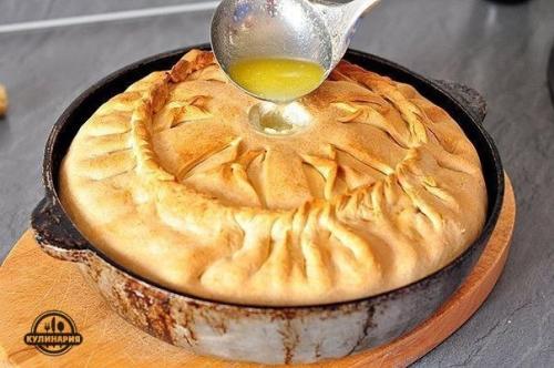 Пирог татарский с мясом и картошкой. Татарский пирог с картофелем и мясом.