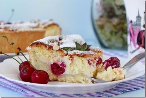 Творожный пирог с вишней.