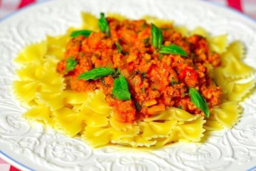 Паста болоньезе.  Ингредиенты: