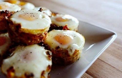 Картофельные корзинки с яичницей - глазуньей.