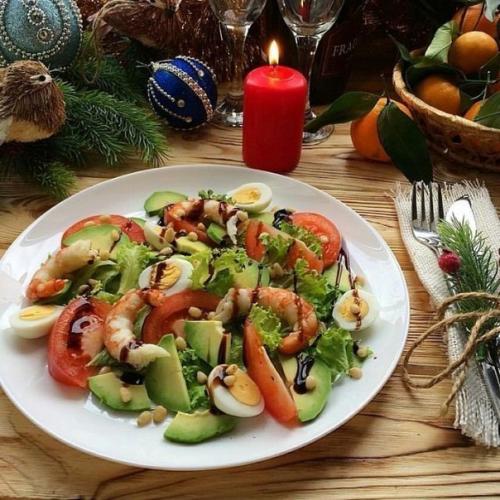 Салат с креветками, авокадо и кедровыми орешками?