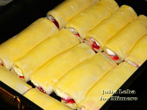 Слоёные трубочки с малиной. 06