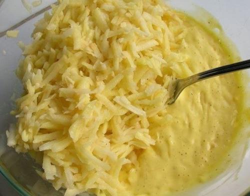 Запеканка из тертого картофеля с сыром и чесноком. 04