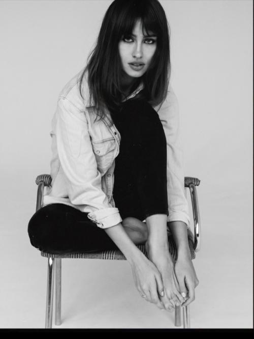 Возлюбленная Тимати недавно порадовала своих поклонников, поделившись редкими архивными фотографиями из 2016-2017 годов. 01