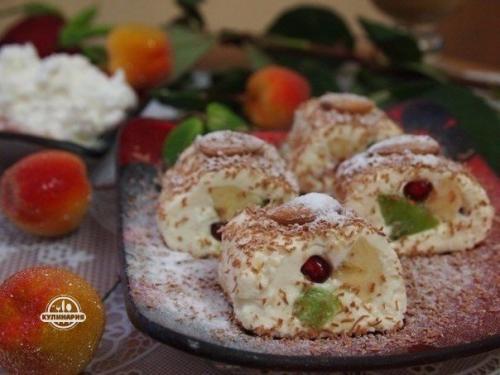 Роллы из творога с фруктами.