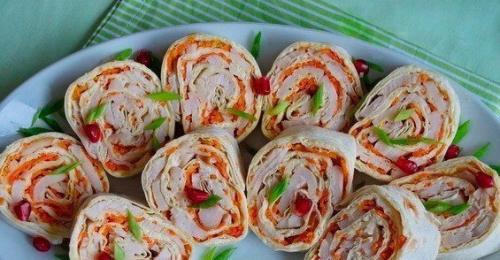 Лаваш с курицей и морковью.
