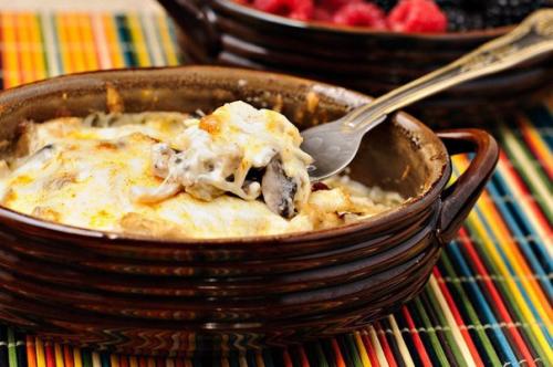 Жульен с курицей и грибами.