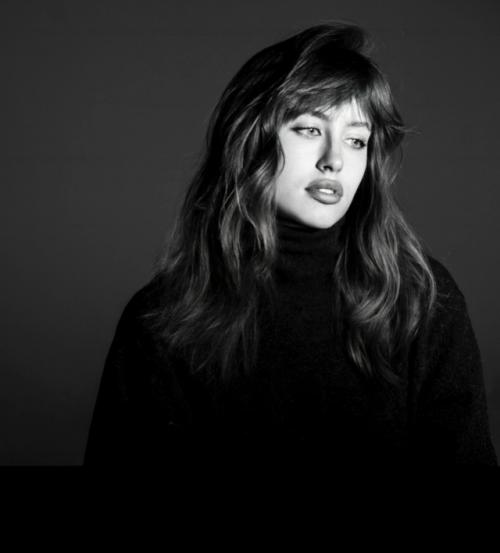 Возлюбленная Тимати недавно порадовала своих поклонников, поделившись редкими архивными фотографиями из 2016-2017 годов.  