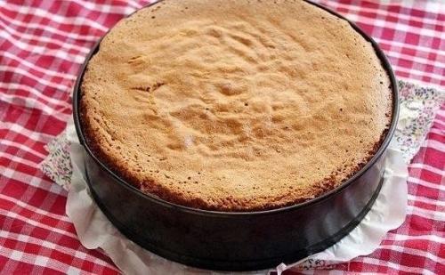 Медовый бисквит?   Очень вкусный нежный бисквит, в меру пахнет медом, тает во рту! 06