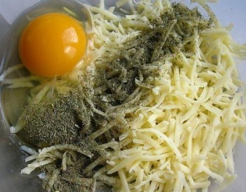 Запеканка из тертого картофеля с сыром и чесноком. 02