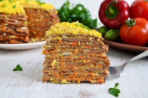Печеночный торт с яйцом и морковью.