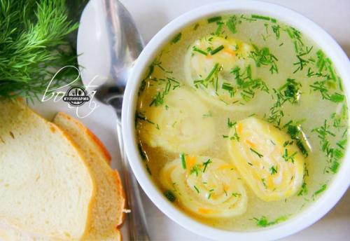 Вкусный куриный суп с сырными рулетиками. 04