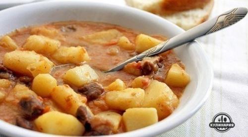 Картошечка, тушеная с мясом.