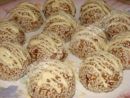 Ореховые шарики.

Песочное печенье - 500 г.
