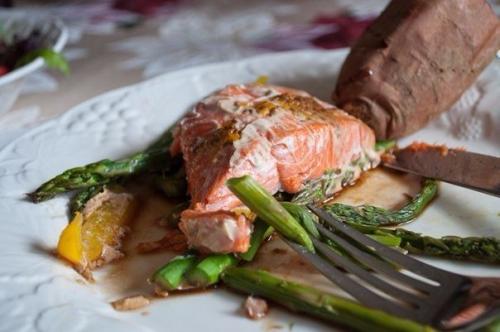 Апельсиново - имбирный лосось в пергаменте.