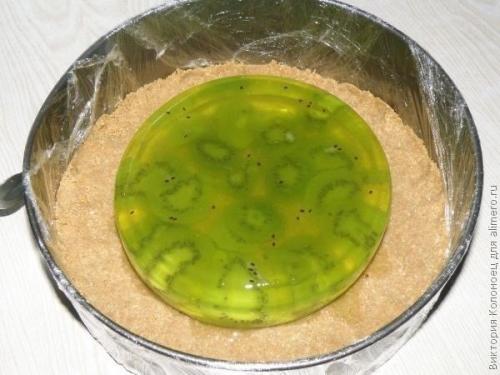 Желейный тортик из киви и сметаны без выпечки. 04 Желейный тортик из киви и сметаны без выпечки. 04