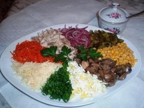 Салат ералаш- ничего лишнего, одни витамины.