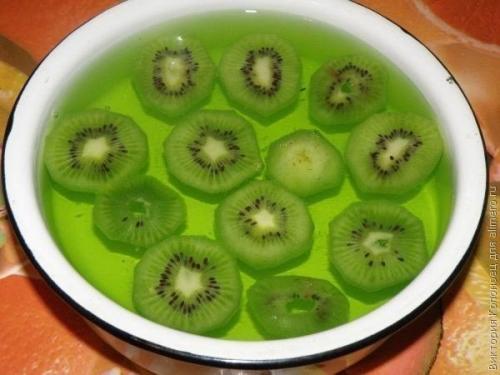 Желейный тортик из киви и сметаны без выпечки. 03 Желейный тортик из киви и сметаны без выпечки. 03