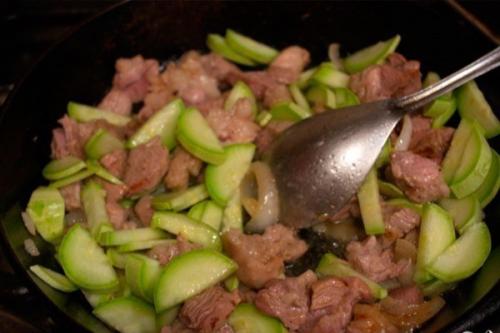 Пирог с курицей и кабачком. 01