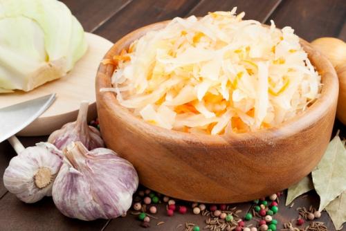 Квашеная капуста с болгарским перцем и хреном.