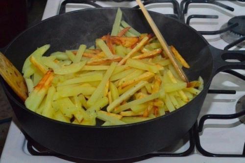 Жареная картошка.  Ингредиенты: