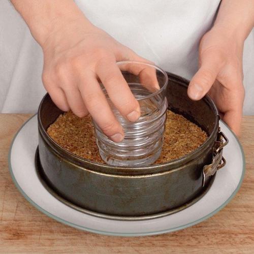 Баноффи пай.  Впервые баноффи пай приготовили в пабе Голодный Монах в эссексе в 1972 году, и с тех пор там были съедены тонны этого десерта. 02