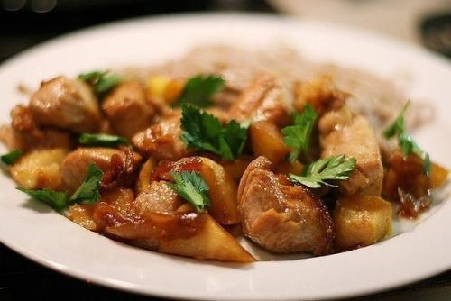 Куриная грудка с яблоком: диетический ужин на 5+.