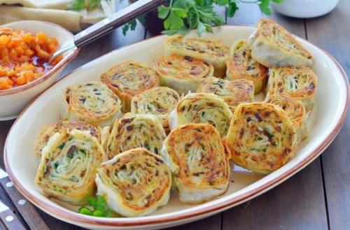 Рулетики из лаваша с картофелем, грибами и зеленью. Рулетики из лаваша с картофелем, грибами и зеленью.