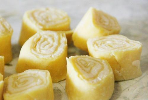 Вкусный куриный суп с сырными рулетиками. 03