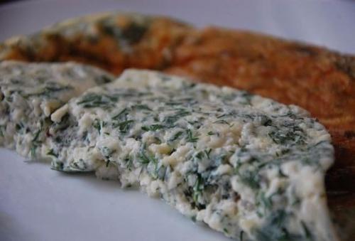 Омлет с творогом и зеленью.