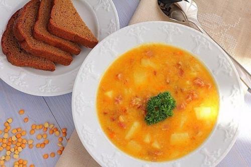 Гороховый суп с копченостями.