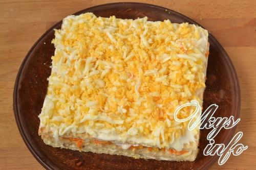 Закусочный торт из вафельных коржей с консервами. 05