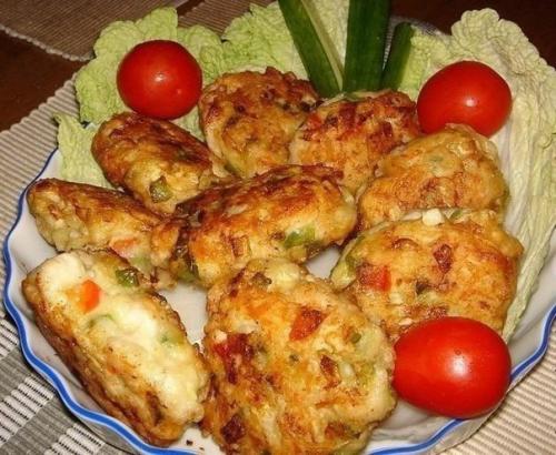 Рецепт очень вкусных и полезных котлет из куриного мяса с овощами и сыром. Рецепт очень вкусных и полезных котлет из куриного мяса с овощами и сыром.