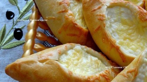 Пиде (Pide) турецкие с творогом и сыром.