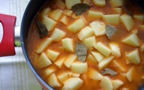 Картошечка, тушеная с мясом. 03