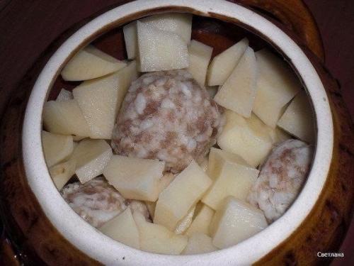 Фрикадельки с картошкой и грибами под сыром. 01